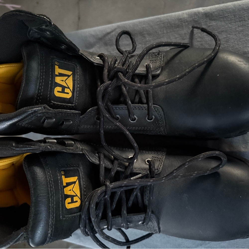 Men's Mobilize Alloy Toe
Work BootCaterpillar Black and Yellow Industrial Boots - Picture 7 of 9